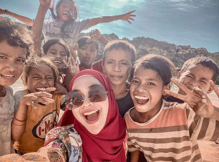7 Momen Bahagia Ria Ricis & Moana Saat Liburan Lebaran Di Bali & Sumba 7 Momen Bahagia Ria Ricis & Moana Saat Liburan Lebaran Di Bali & Sumba
