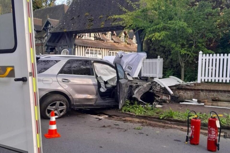 Accident À Dijon : Véhicule Percute Un Mur Rue Michel-Servet Accident À Dijon : Véhicule Percute Un Mur Rue Michel-Servet