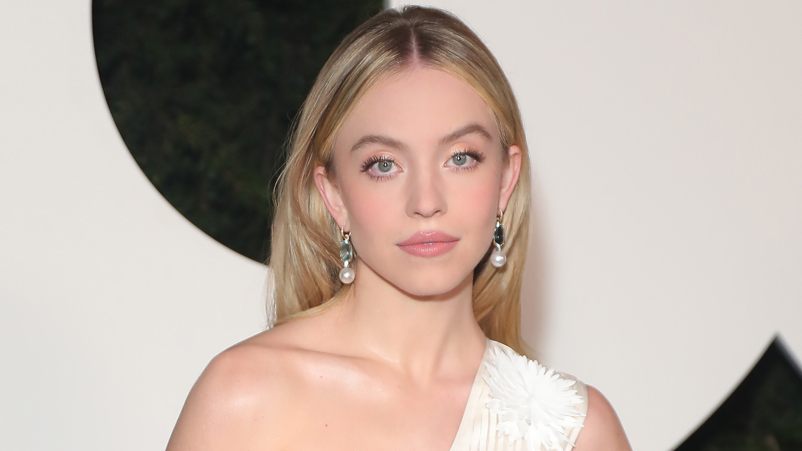 Actress Sydney Sweeney Flaunts Figure After Split With Fiancé Jonathan Davino Actress Sydney Sweeney Flaunts Figure After Split With Fiancé Jonathan Davino