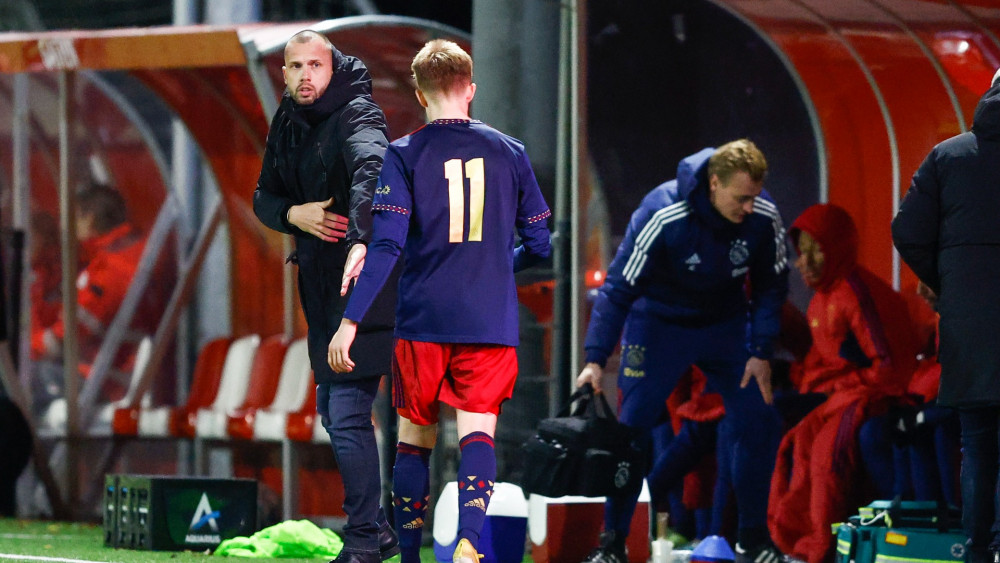 Ajax Bevestigt Gesprekken Met Heitinga Over Trainerschap. Ajax Bevestigt Gesprekken Met Heitinga Over Trainerschap.