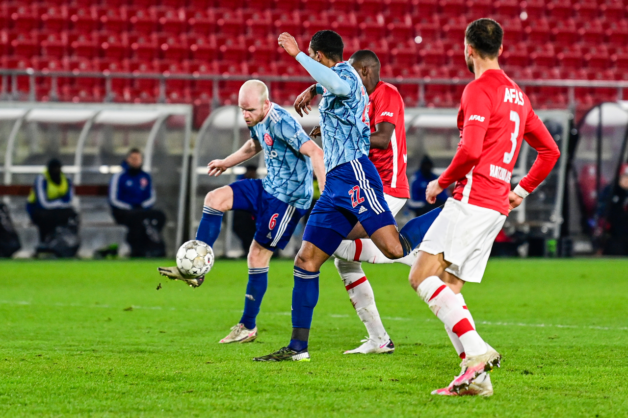 Ajax Six Points Behind After Controversial Referee Decision Against AZ Ajax Six Points Behind After Controversial Referee Decision Against AZ