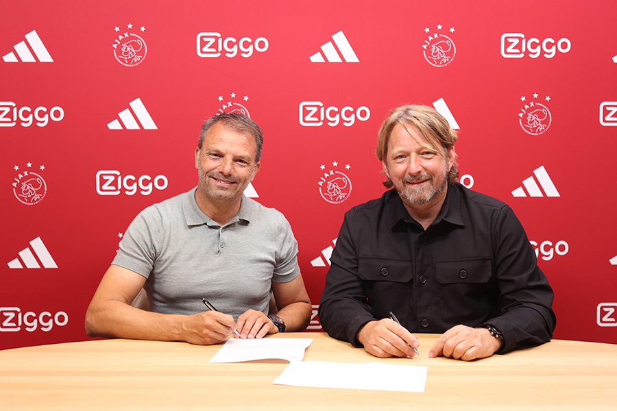 Ajax Trainerspositie: Van Hanegem's Aanbeveling Ajax Trainerspositie: Van Hanegem's Aanbeveling