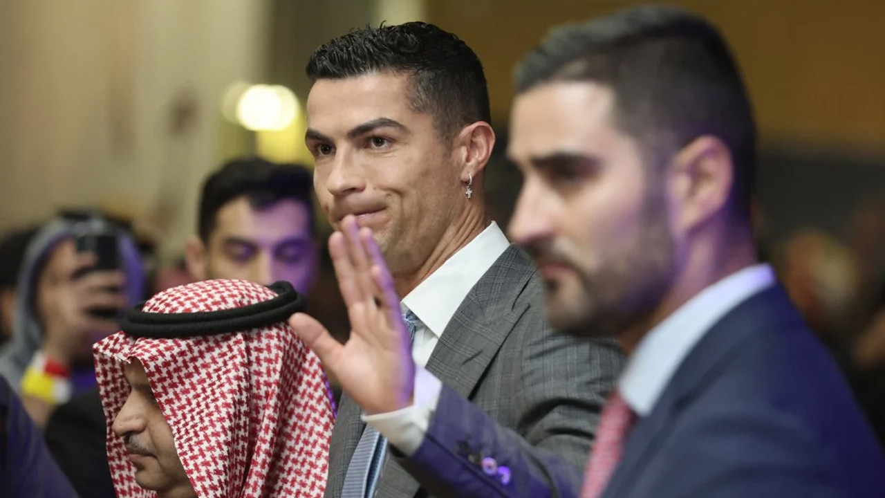 Al Nassr, Ronaldo Ile 2 Yıl Daha Anlaştı! Al Nassr, Ronaldo Ile 2 Yıl Daha Anlaştı!