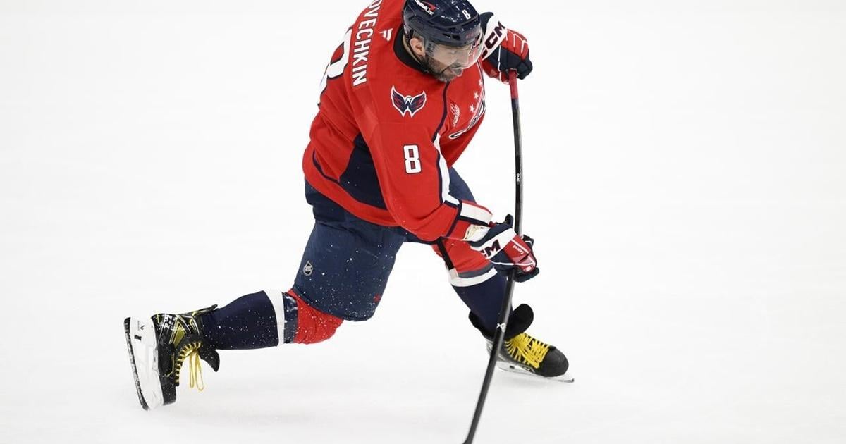 Alex Ovechkin Matches Wayne Gretzky's NHL Goal Record Alex Ovechkin Matches Wayne Gretzky's NHL Goal Record