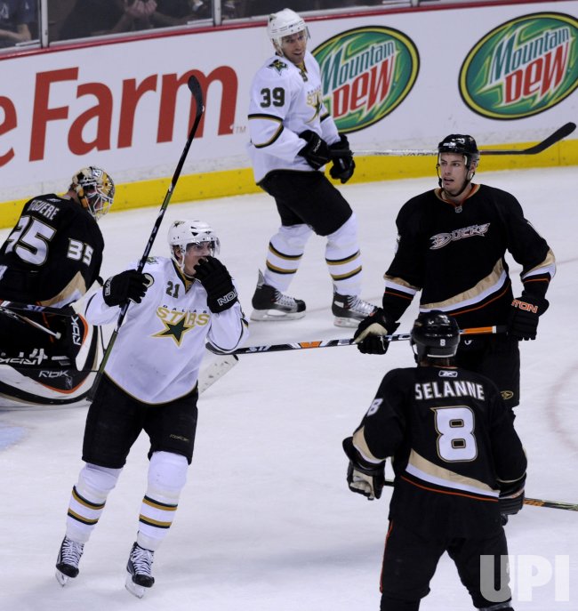 Anaheim Ducks Vs. Dallas Stars: Carlsson's Two Goals Overshadowed By OT Defeat Anaheim Ducks Vs. Dallas Stars: Carlsson's Two Goals Overshadowed By OT Defeat