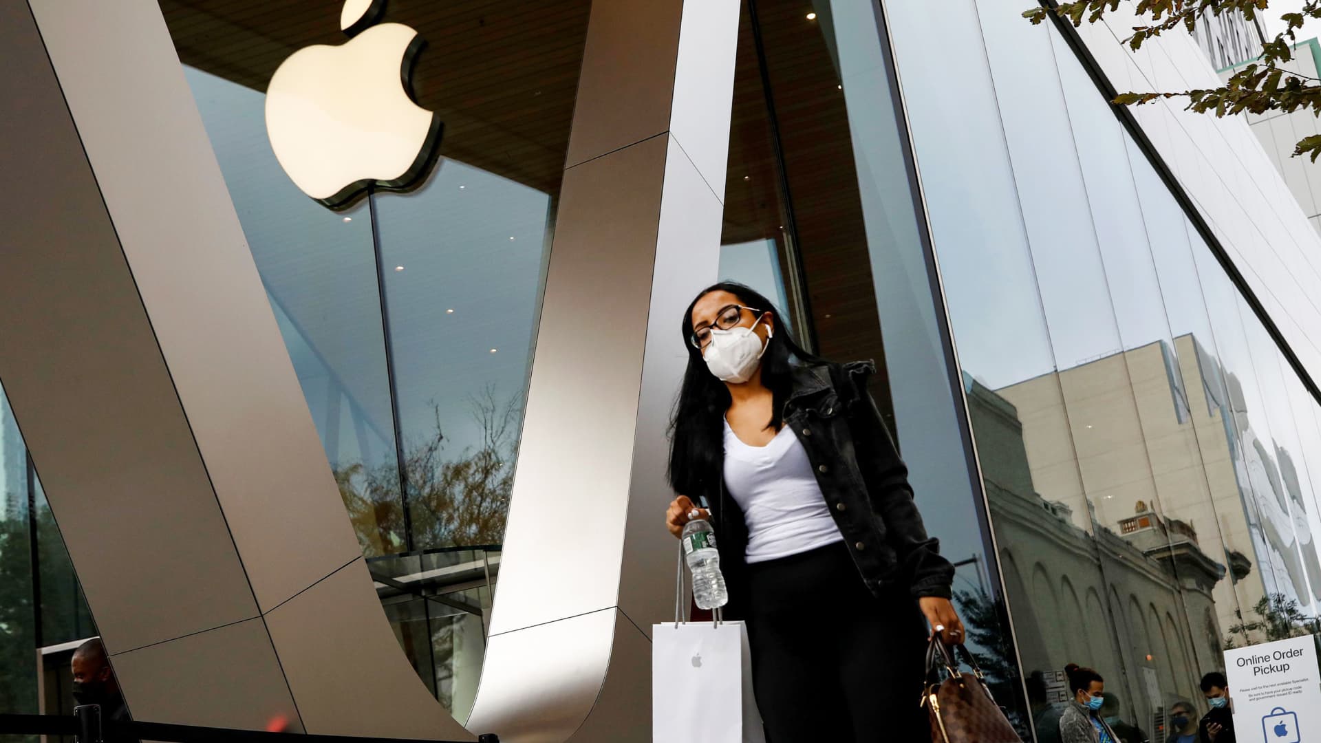 Apple Price Target Lowered, But Is Wedbush Right To Remain Bullish? Apple Price Target Lowered, But Is Wedbush Right To Remain Bullish?