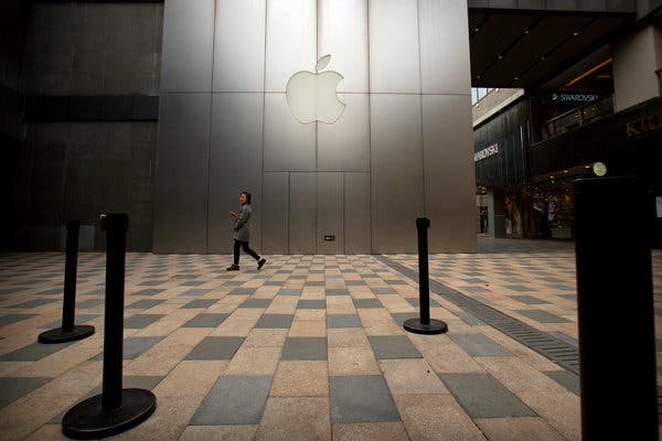 Apple Stock Suffers Setback Amidst Tariff Announcement Apple Stock Suffers Setback Amidst Tariff Announcement