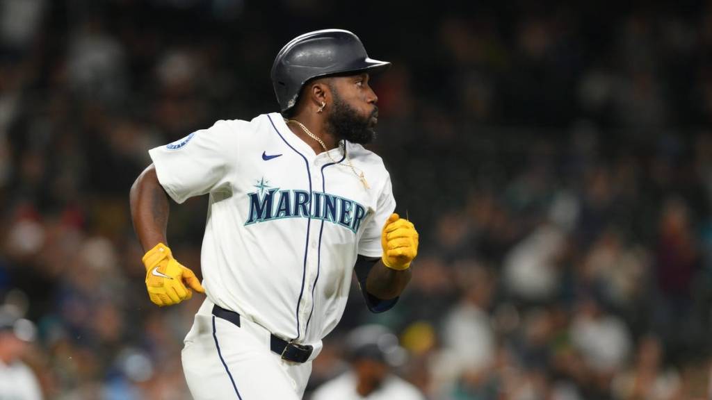 Arozarena's Absence Doesn't Stop Mariners' 10-Inning Win Against Reds Arozarena's Absence Doesn't Stop Mariners' 10-Inning Win Against Reds