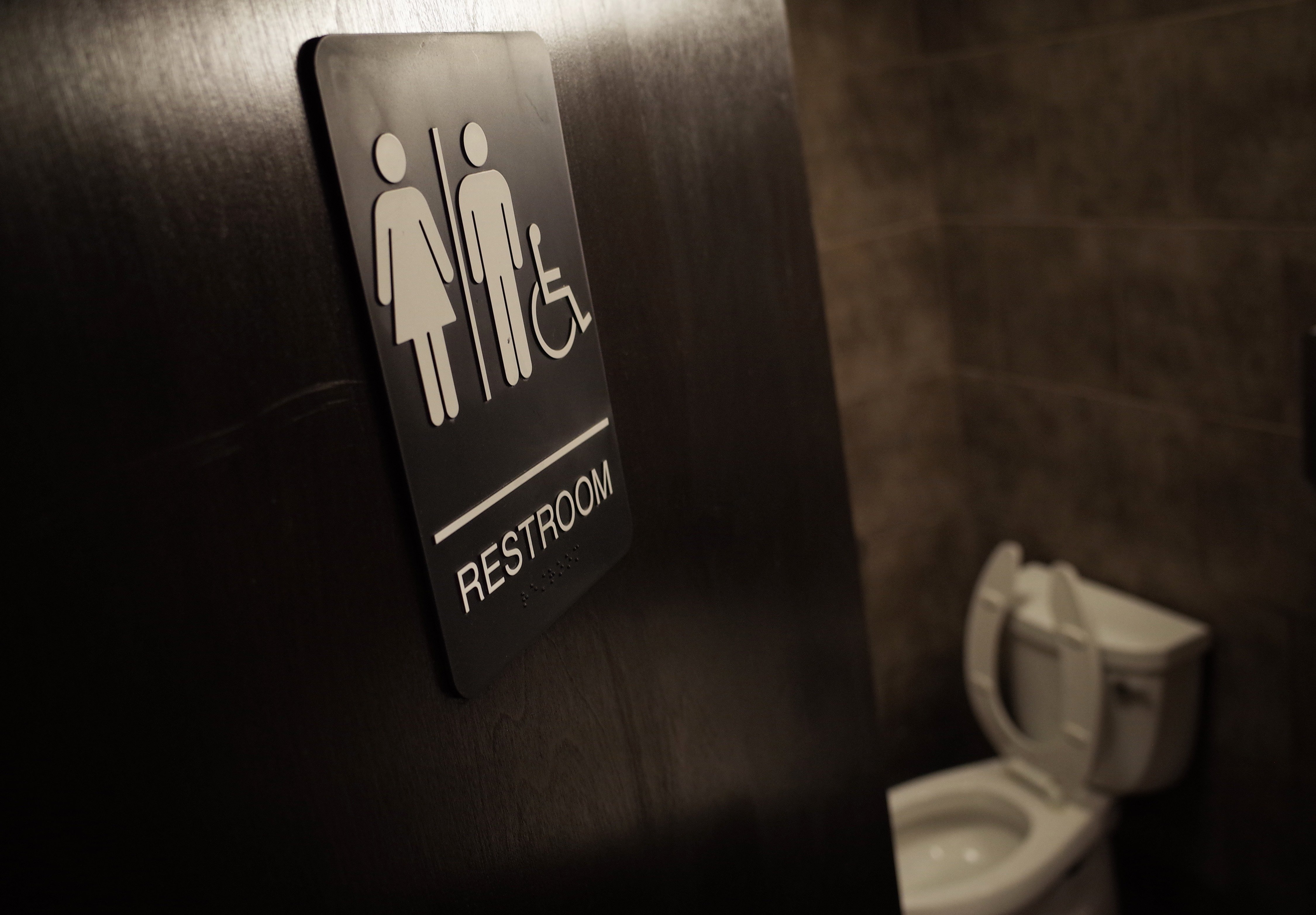 Arrestan A Universitaria Transgénero Por Usar Baño Femenino: El Caso Que Genera Debate Arrestan A Universitaria Transgénero Por Usar Baño Femenino: El Caso Que Genera Debate