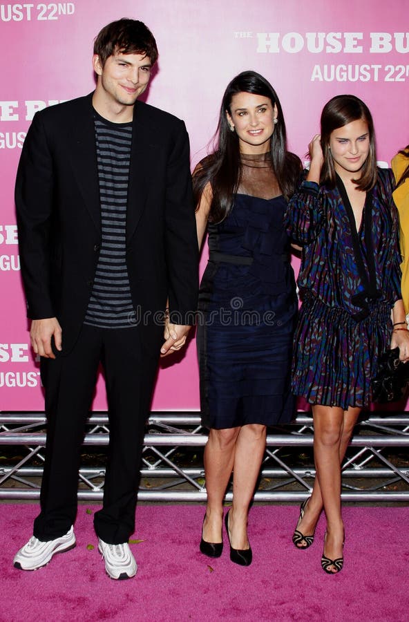 Ashton Kutcher And Demi Moore: Daughter's Public Comment And Quick Retraction Ashton Kutcher And Demi Moore: Daughter's Public Comment And Quick Retraction
