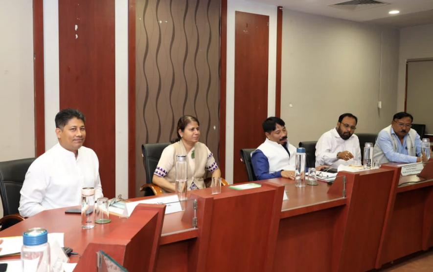 Assam To Crack Down On Aadhaar Cardholders Outside NRC List, CM Announces Assam To Crack Down On Aadhaar Cardholders Outside NRC List, CM Announces