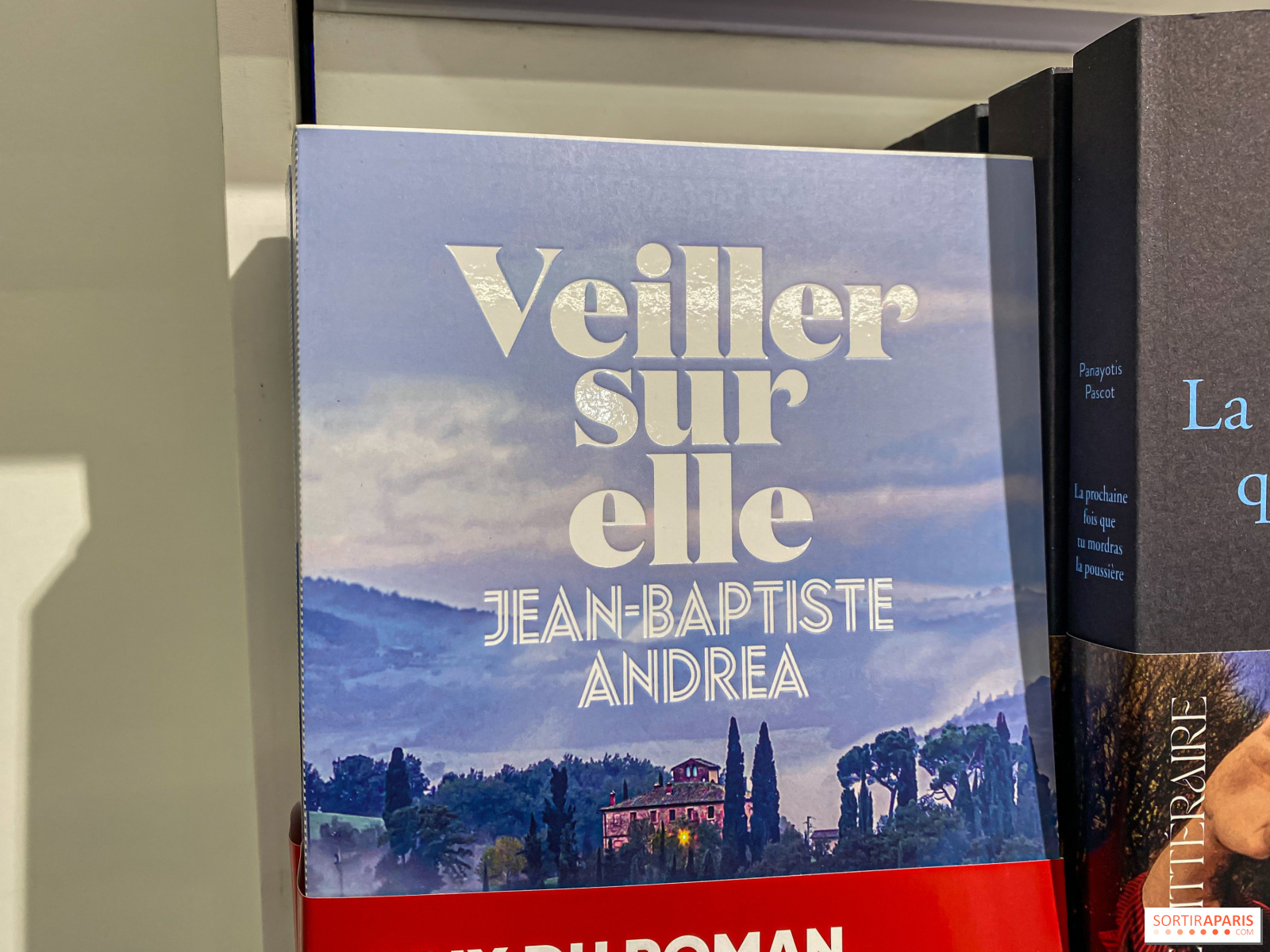 Au-delà De La Douleur: Emmanuel Macron, Ému Face Aux Victimes De L'armée Israélienne Au-delà De La Douleur: Emmanuel Macron, Ému Face Aux Victimes De L'armée Israélienne