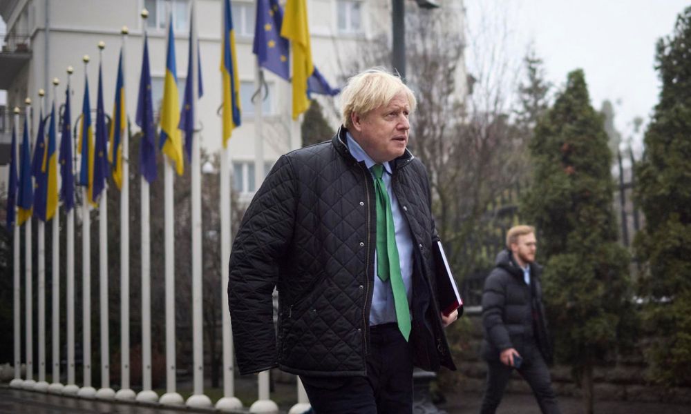 Avestruz Ataca A Boris Johnson En Texas: La Inesperada Experiencia Familiar Avestruz Ataca A Boris Johnson En Texas: La Inesperada Experiencia Familiar