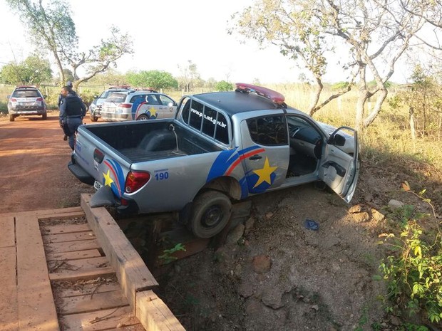 Bandidos Ferem Policiais Em Emboscada: Dois Agentes Baleados Bandidos Ferem Policiais Em Emboscada: Dois Agentes Baleados