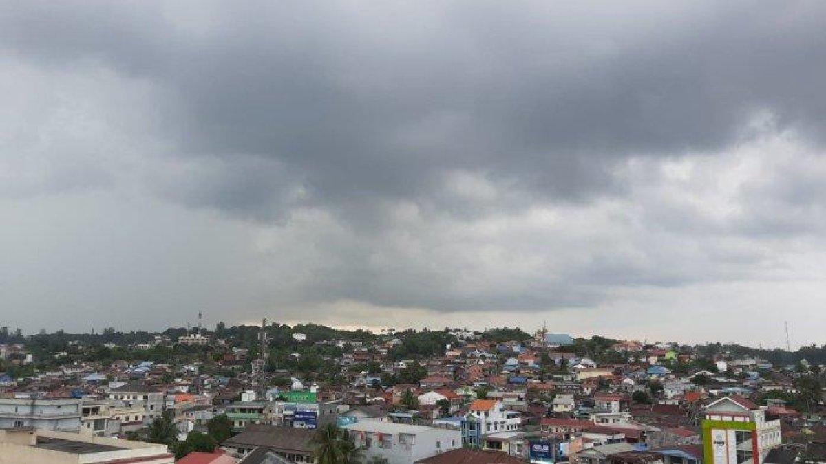 Bandung: Cek Cuaca Besok (22 April) - Ada Hujan Siang? Bandung: Cek Cuaca Besok (22 April) - Ada Hujan Siang?