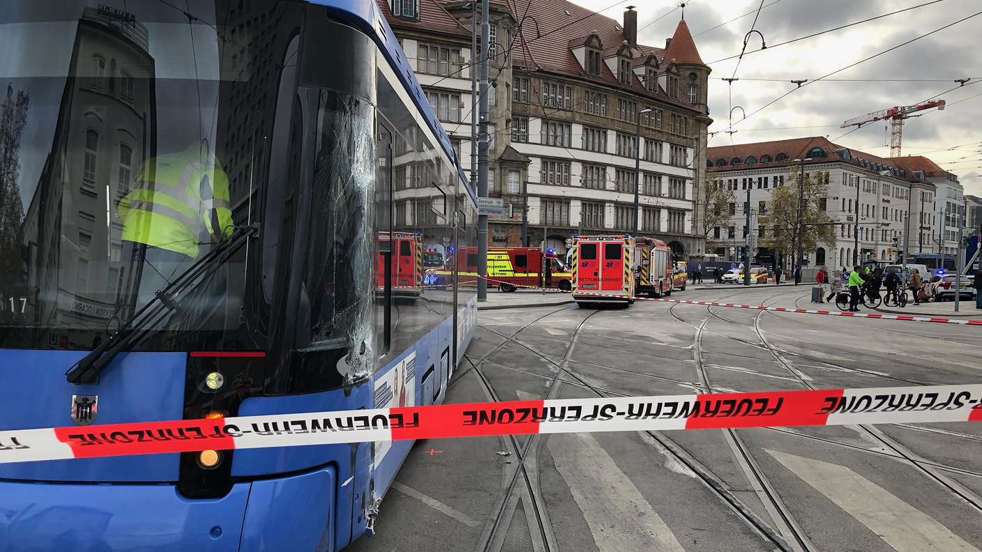 Berlin & Brandenburg: Umfangreiche Verkehrsbeeinträchtigungen Durch Tram-Unfall Berlin & Brandenburg: Umfangreiche Verkehrsbeeinträchtigungen Durch Tram-Unfall