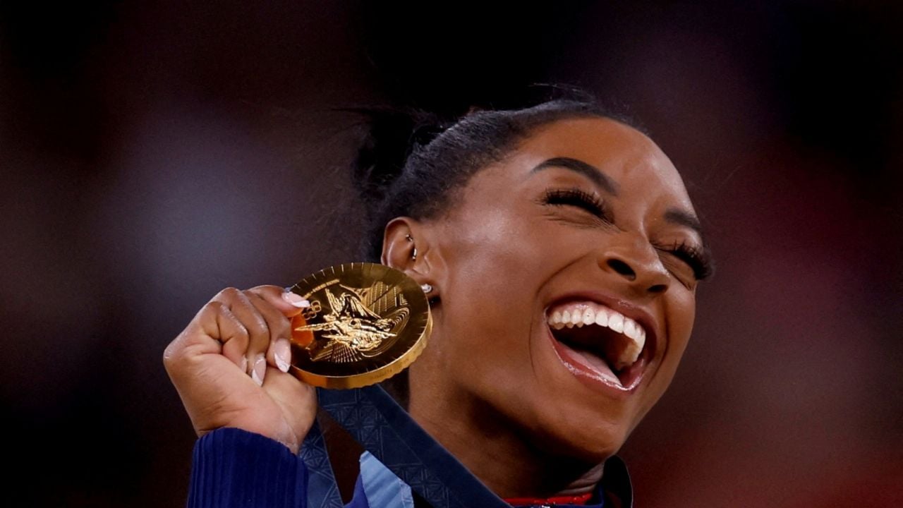 Biles Celebra: Una Gimnasta Repite Su Icónico Salto Biles Celebra: Una Gimnasta Repite Su Icónico Salto