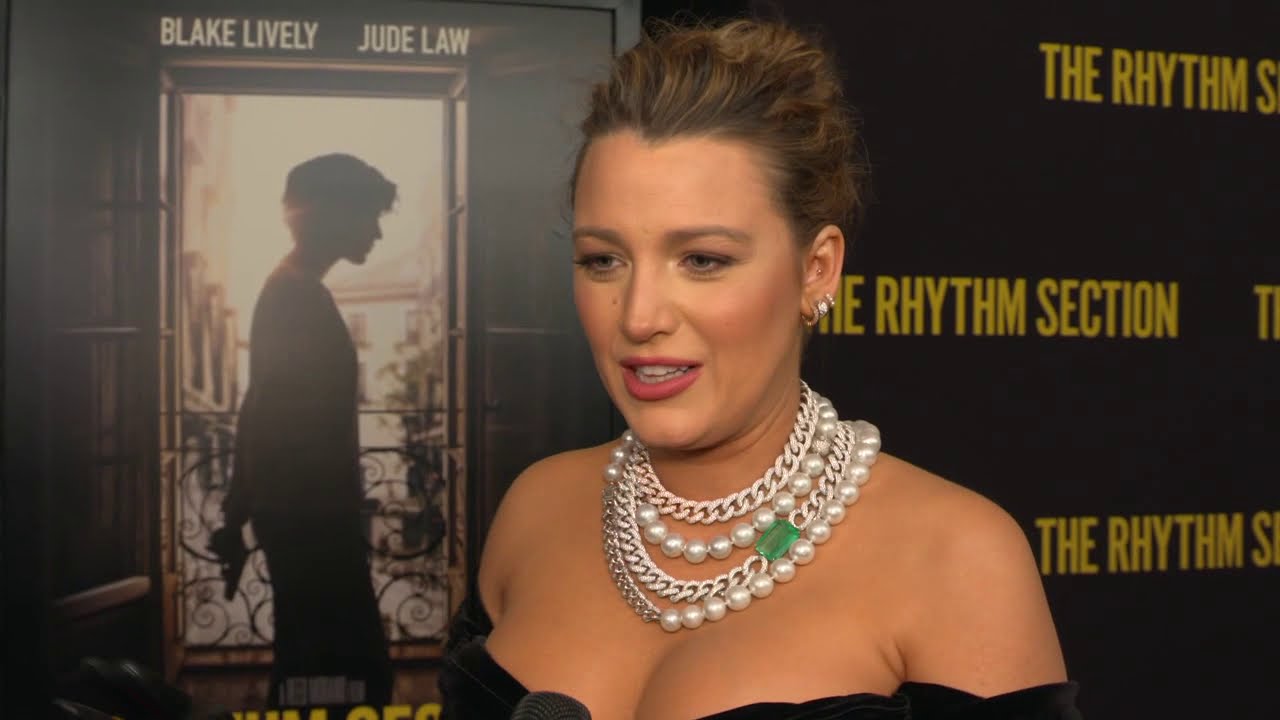 Blake Lively Interview: Anna Kendrick's Nonverbal Cues Spark Fan Discussion Blake Lively Interview: Anna Kendrick's Nonverbal Cues Spark Fan Discussion