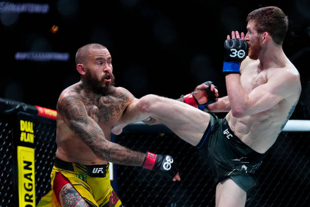 Breaking Down The UFC Des Moines Fight Card: Predictions And Analysis Breaking Down The UFC Des Moines Fight Card: Predictions And Analysis