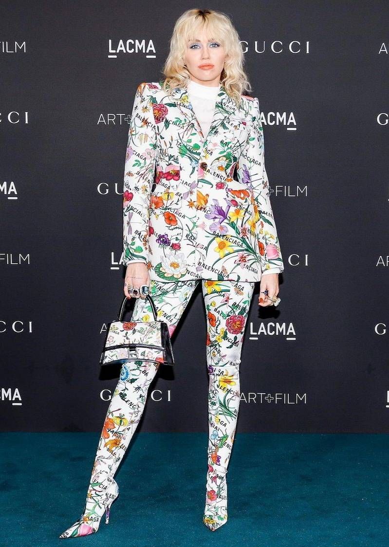 Busana Miley Cyrus: Ekspresi Berbagai Cerita Busana Miley Cyrus: Ekspresi Berbagai Cerita