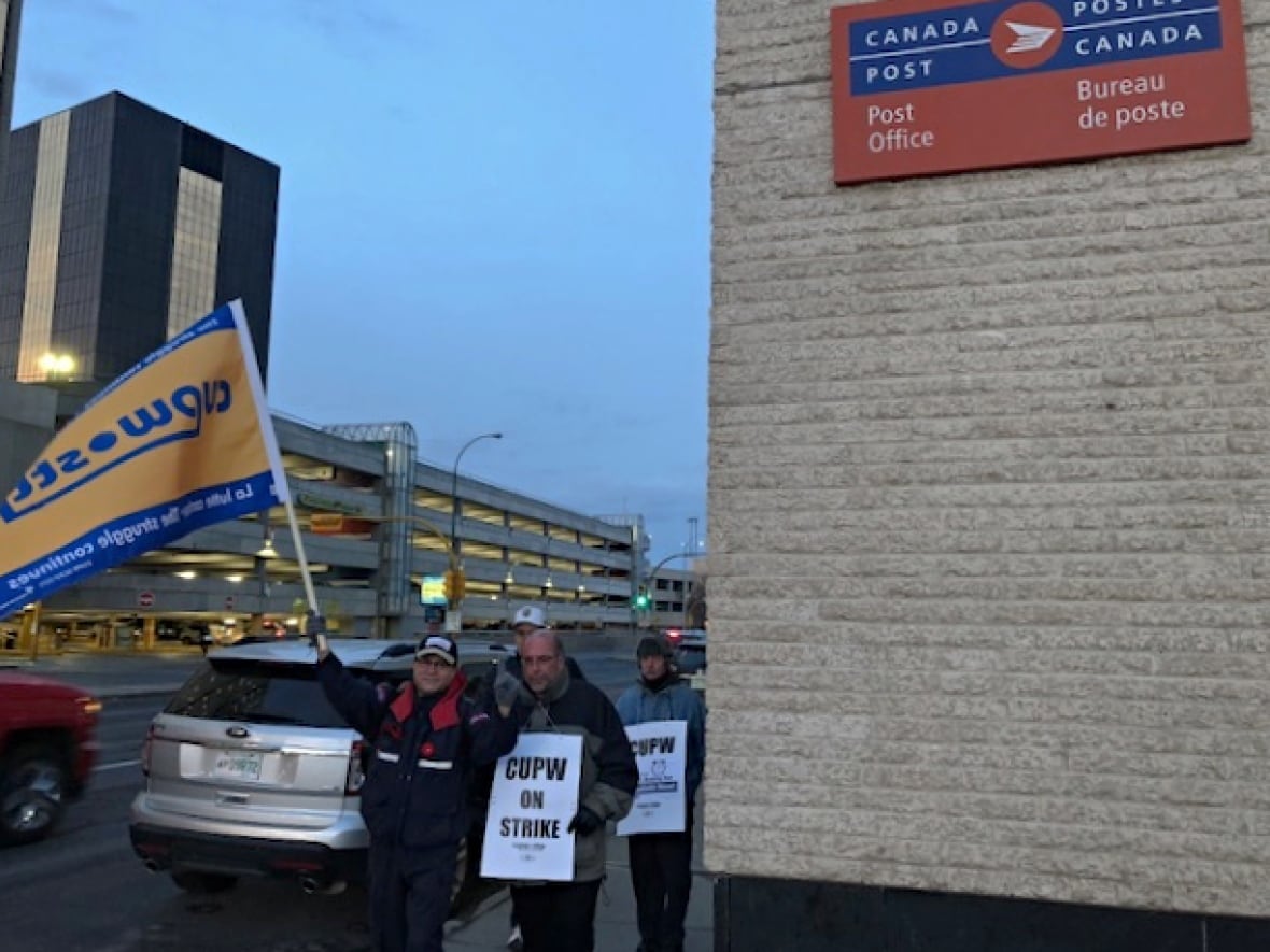 Canada Post Averts Strike With New Offer Canada Post Averts Strike With New Offer