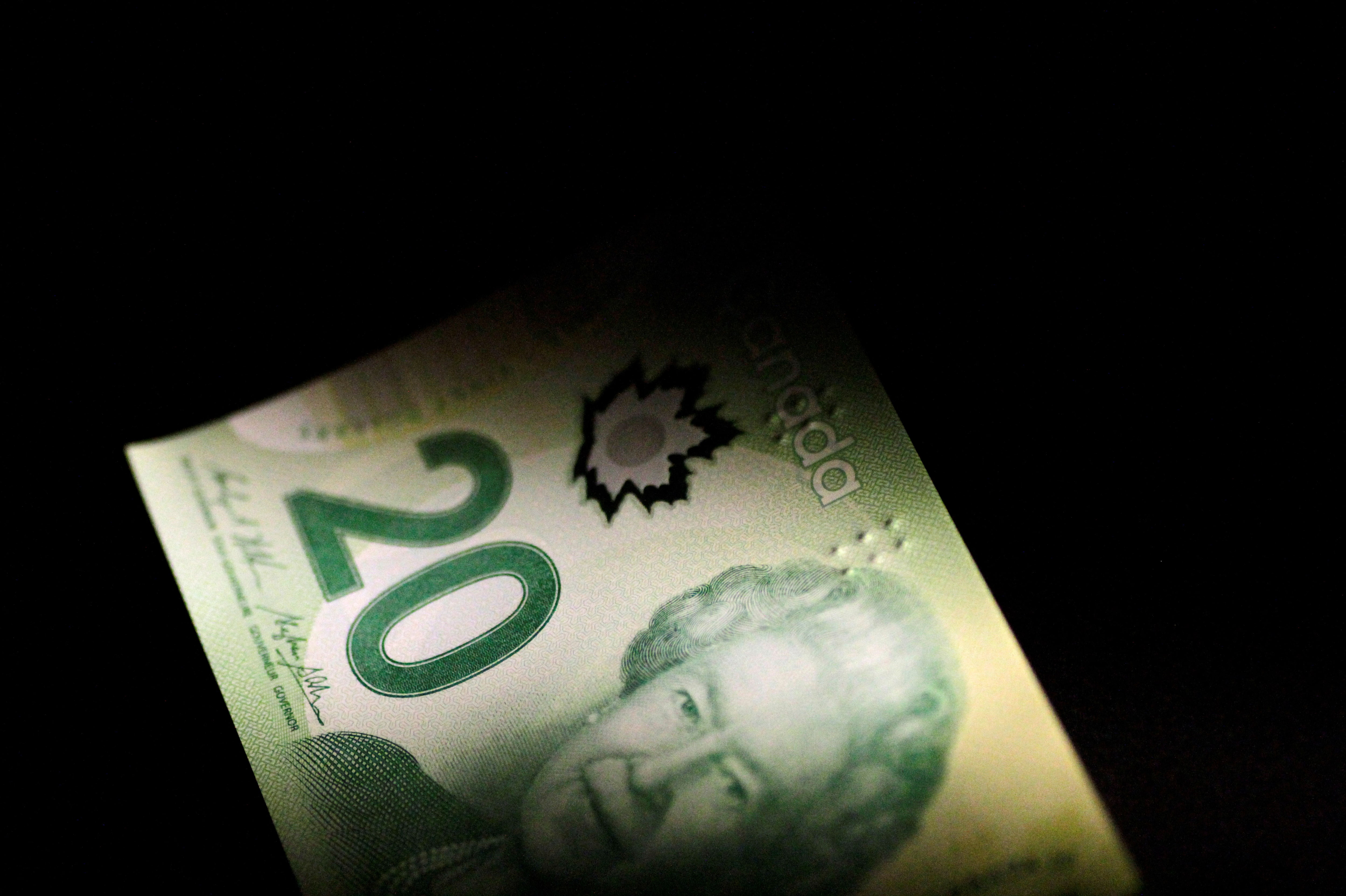 Canadian Dollar Slumps Against Major Currencies Despite Greenback Strength Canadian Dollar Slumps Against Major Currencies Despite Greenback Strength