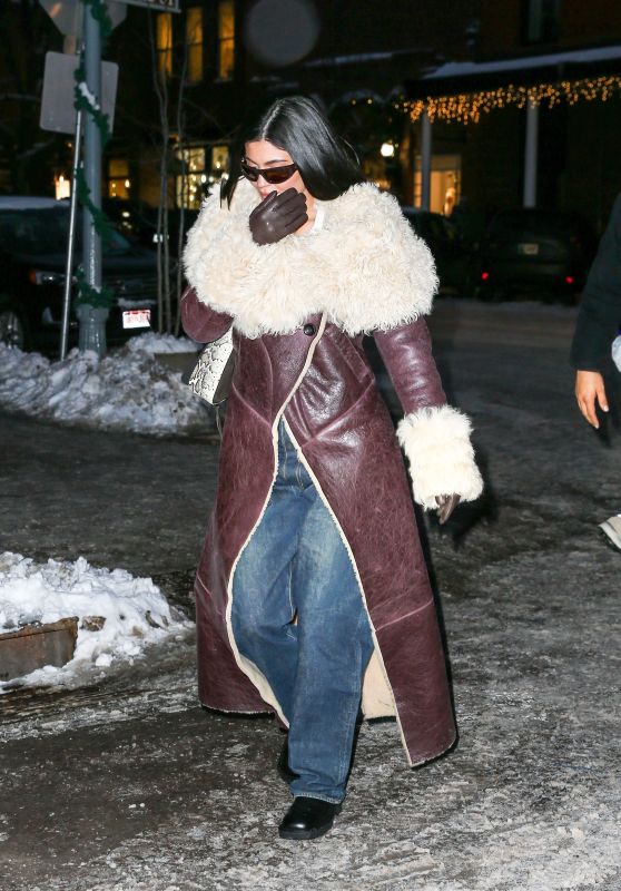 Celebrity Style: Rihanna's Winter Ensemble In Santa Monica Celebrity Style: Rihanna's Winter Ensemble In Santa Monica