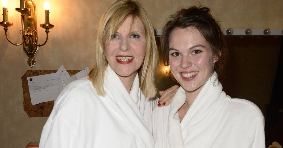 Chantal Ladesou Et Sa Famille : Une Vie À La Campagne Chantal Ladesou Et Sa Famille : Une Vie À La Campagne