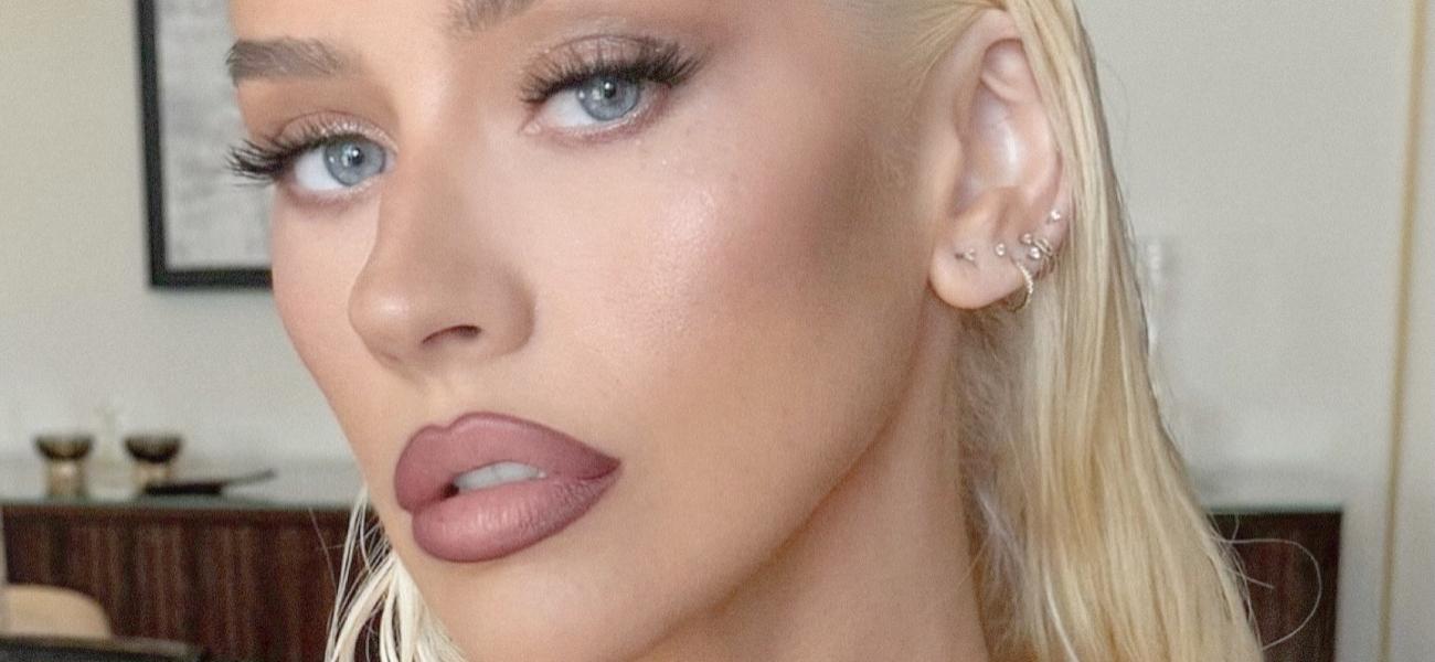Christina Aguilera: Did Extensive Photoshopping Ruin Her Latest Photoshoot? Christina Aguilera: Did Extensive Photoshopping Ruin Her Latest Photoshoot?