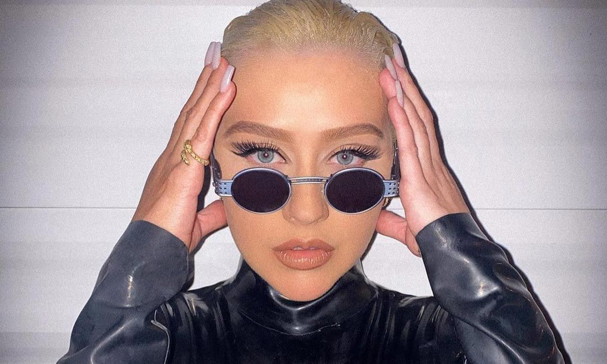 Christina Aguilera: Fans React To Photoshopped Images Christina Aguilera: Fans React To Photoshopped Images