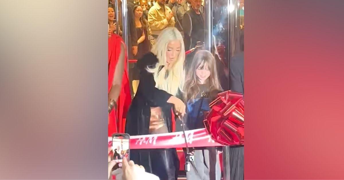 Christina Aguilera: Unrecognizable In Latest Photos Due To Heavy Photo Editing Christina Aguilera: Unrecognizable In Latest Photos Due To Heavy Photo Editing