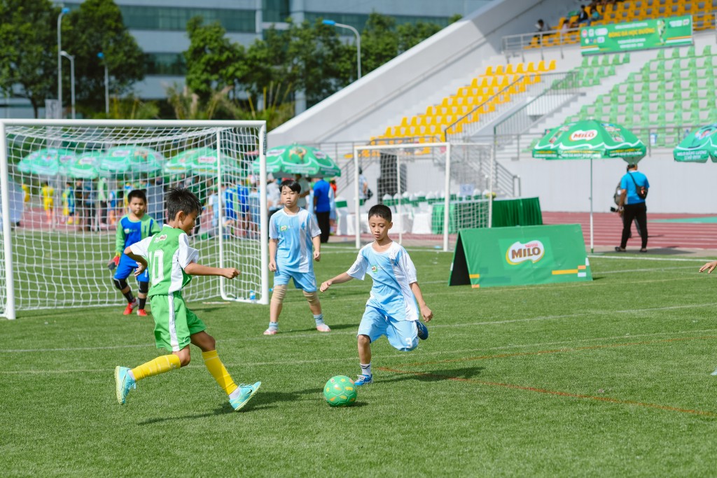 Chung Kết Giải Bóng Đá Sinh Viên:  Sôi Động Từ Trận Đấu Đầu Tiên