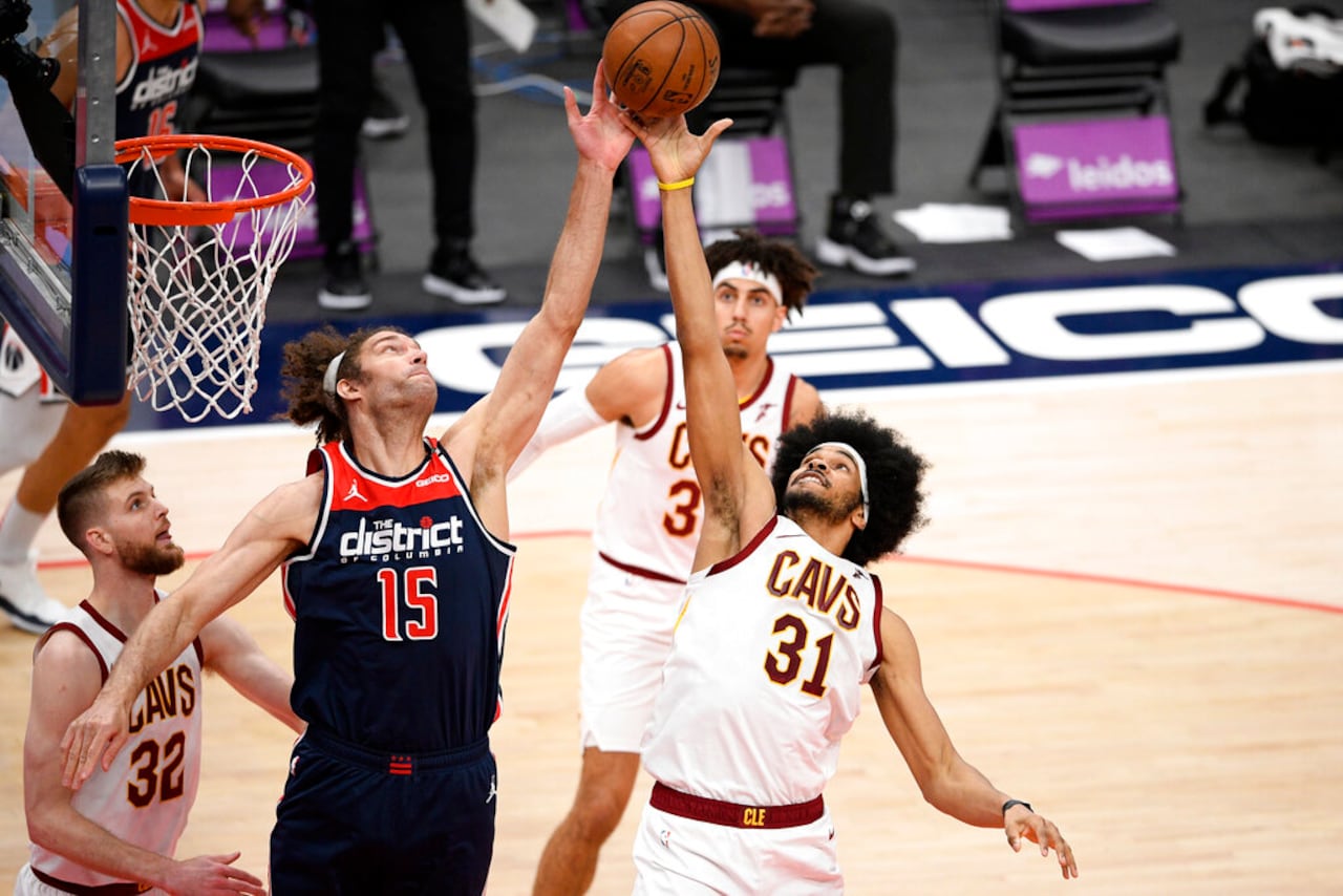 Cleveland Cavaliers' Jarrett Allen Delivers Impressive Dunk Against Knicks