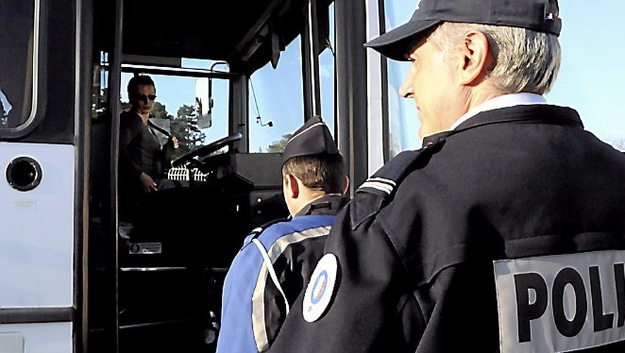 Contrôles Antidrogue Renforcés Pour Les Chauffeurs De Cars Scolaires Contrôles Antidrogue Renforcés Pour Les Chauffeurs De Cars Scolaires