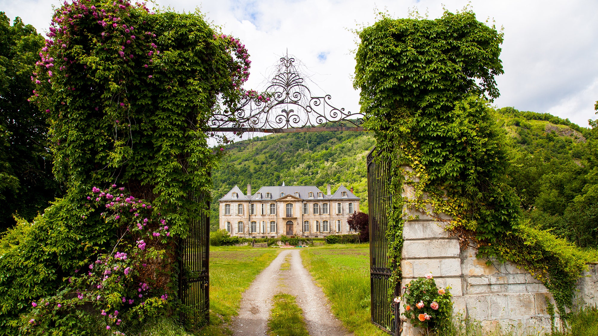 Create A Chateau Aesthetic: DIY Decor And Renovation Ideas Create A Chateau Aesthetic: DIY Decor And Renovation Ideas