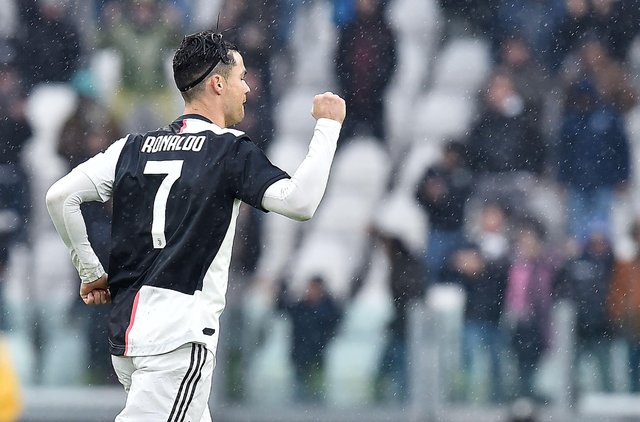 Cristiano Ronaldo'nun Adanalı Ronaldonun Eleştirilerine Cevabı Cristiano Ronaldo'nun Adanalı Ronaldonun Eleştirilerine Cevabı