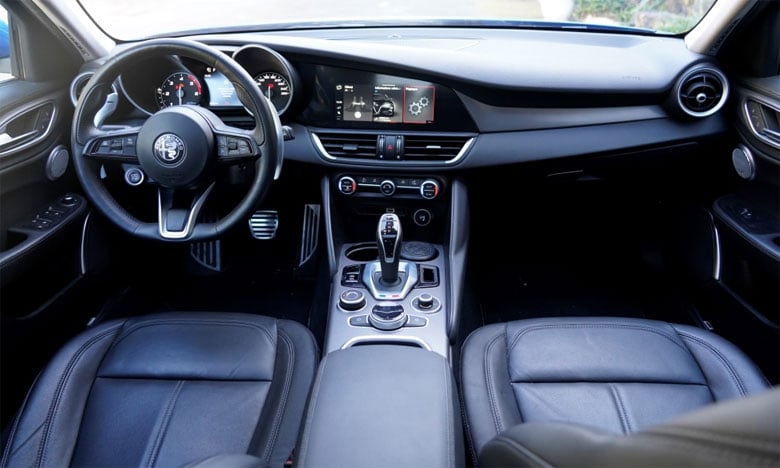 Critique Complète : Le Matin Auto Conduit L'Alfa Romeo Junior 1.2 Turbo Speciale Critique Complète : Le Matin Auto Conduit L'Alfa Romeo Junior 1.2 Turbo Speciale