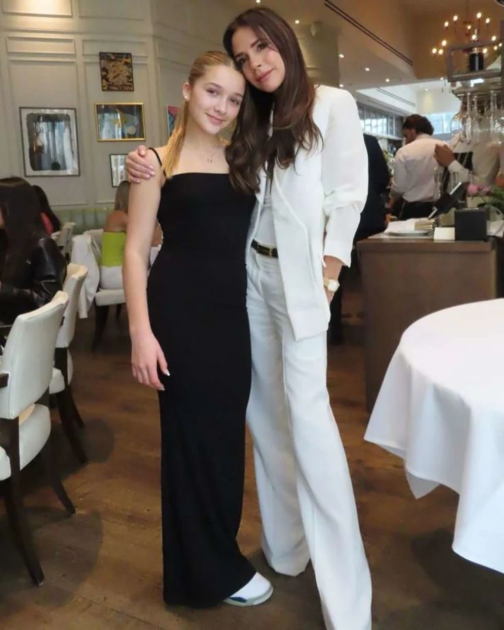 Dakota Johnson's Spring Dress: A Mother-Daughter Fashion Moment Dakota Johnson's Spring Dress: A Mother-Daughter Fashion Moment