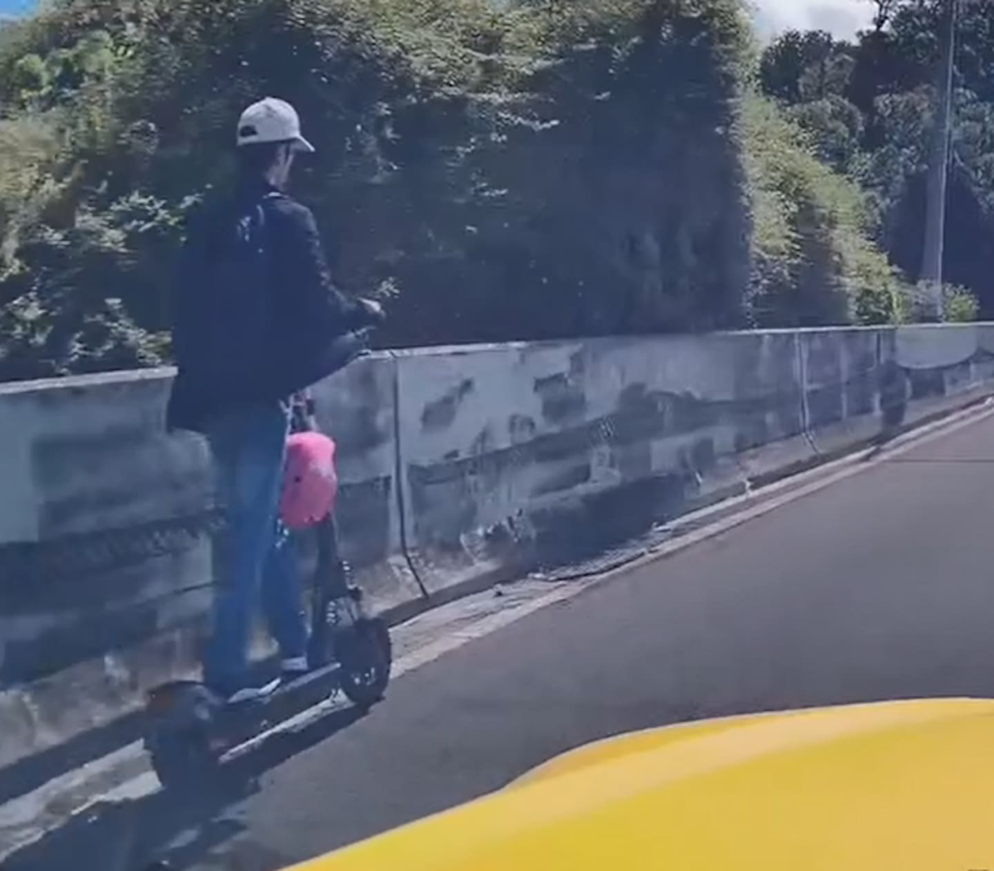 Dangerous E-Scooter Ride On Auckland Southern Motorway: Dashcam Evidence Dangerous E-Scooter Ride On Auckland Southern Motorway: Dashcam Evidence