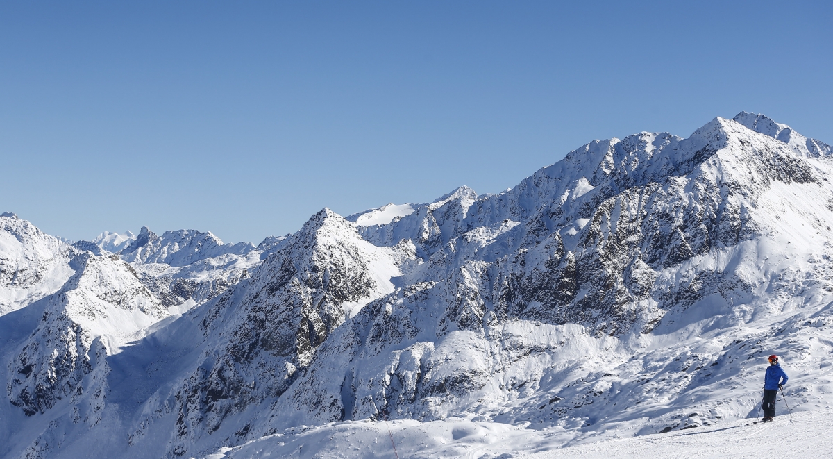 Deadly Avalanche: Five Skiers Lost Near Swiss Mountain Deadly Avalanche: Five Skiers Lost Near Swiss Mountain