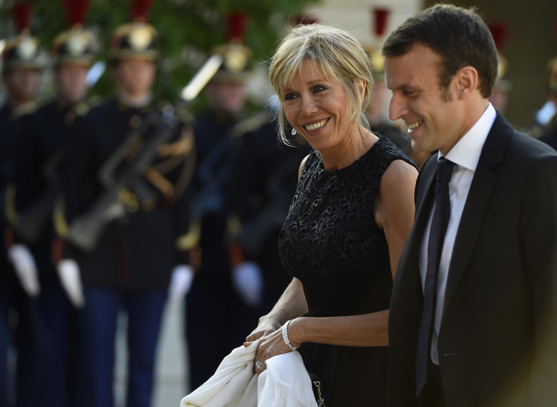 Des Années Après Leur Mariage : Emmanuel Macron Parle De Son Intimité Avec Brigitte Des Années Après Leur Mariage : Emmanuel Macron Parle De Son Intimité Avec Brigitte