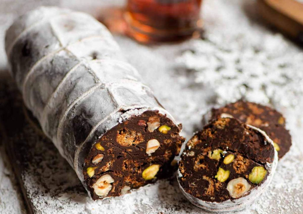 Dessert Français Facile : Préparation Du Salami Au Chocolat Dessert Français Facile : Préparation Du Salami Au Chocolat