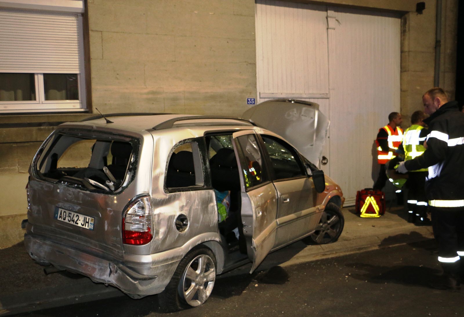 Dijon : Véhicule Percute Un Mur Rue Michel-Servet - Le Conducteur Se Dénonce Dijon : Véhicule Percute Un Mur Rue Michel-Servet - Le Conducteur Se Dénonce