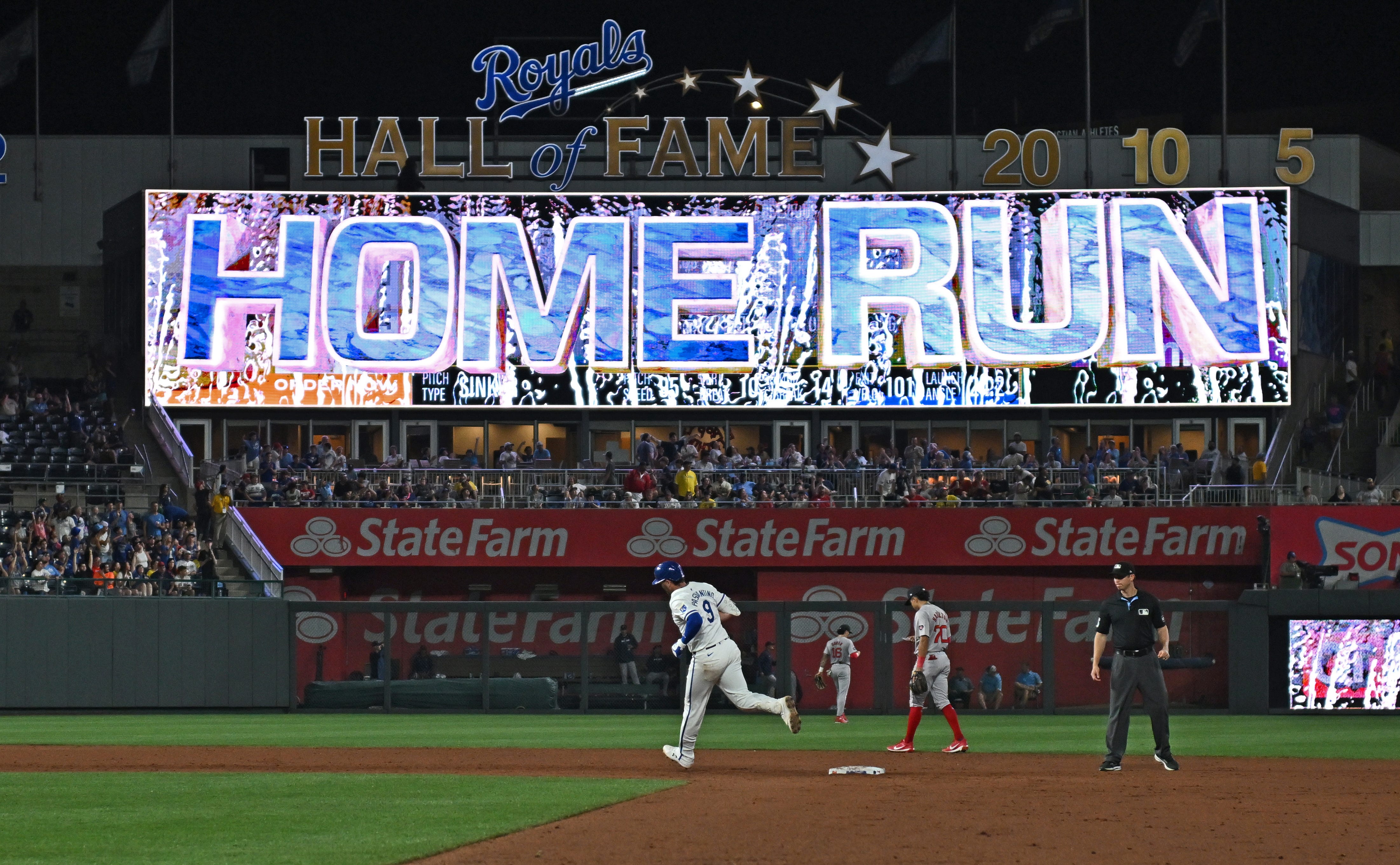 Dodgers' Freeman, Ohtani Hit Home Runs In Victory Against Marlins Dodgers' Freeman, Ohtani Hit Home Runs In Victory Against Marlins