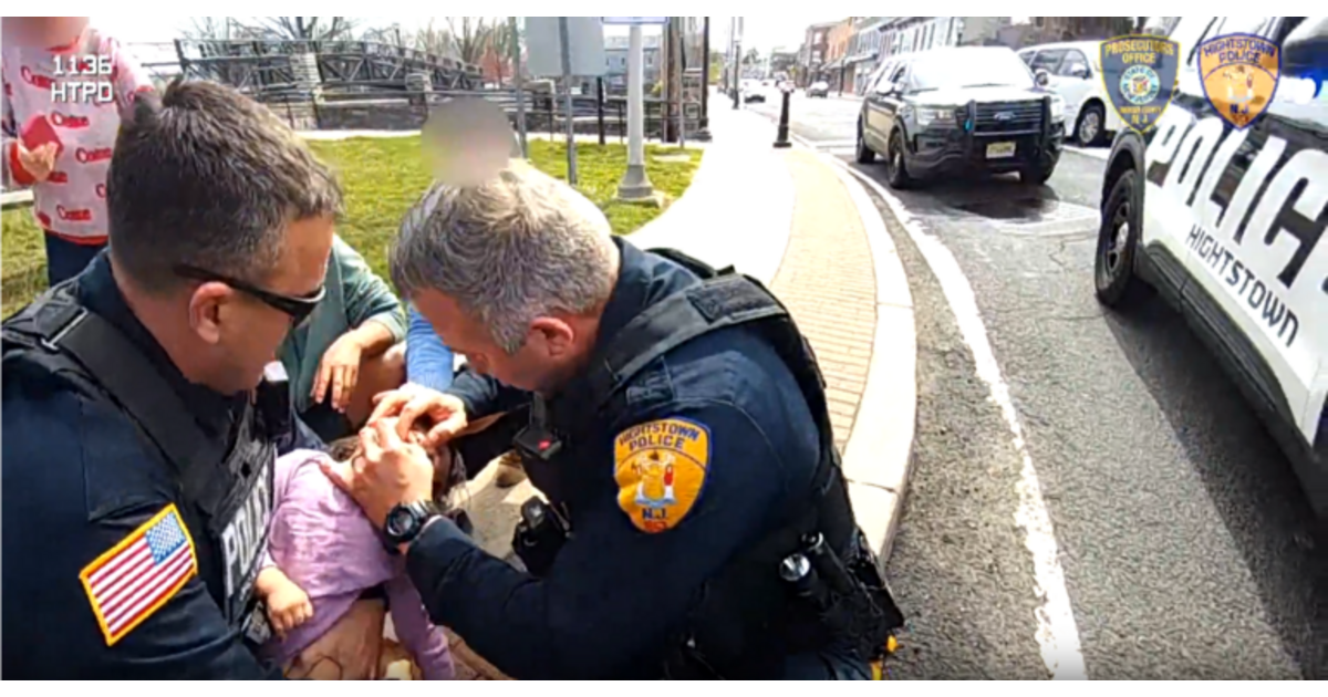 Dramatic Bodycam Video Shows Police Saving Toddler Choking On Tomato Dramatic Bodycam Video Shows Police Saving Toddler Choking On Tomato