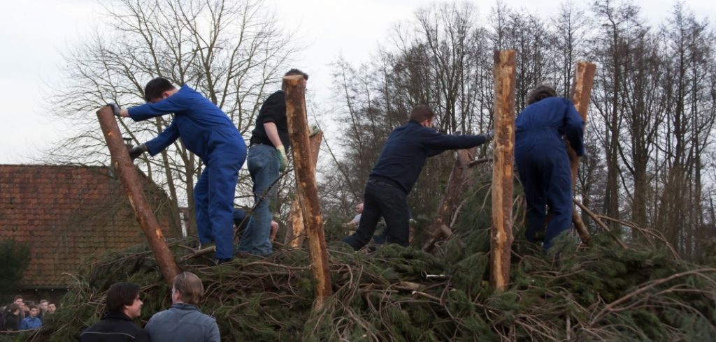 Drenthe: Paasvuren Geannuleerd Door Droogte Drenthe: Paasvuren Geannuleerd Door Droogte