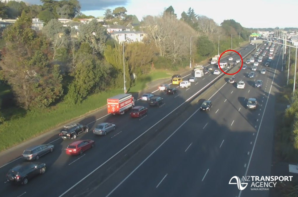 E-Scooter Rider's Dashcam Footage: Auckland Southern Motorway Journey E-Scooter Rider's Dashcam Footage: Auckland Southern Motorway Journey