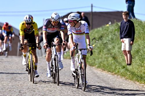 E3 Saxo Classic: Spectator Receives £300 Fine For Spitting At Van Der Poel E3 Saxo Classic: Spectator Receives £300 Fine For Spitting At Van Der Poel