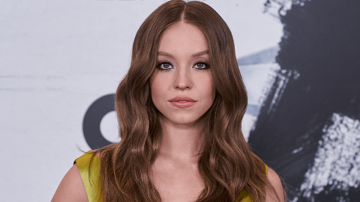 Echo Valley Images: A First Look At Sydney Sweeney And Julianne Moore's Thriller Echo Valley Images: A First Look At Sydney Sweeney And Julianne Moore's Thriller