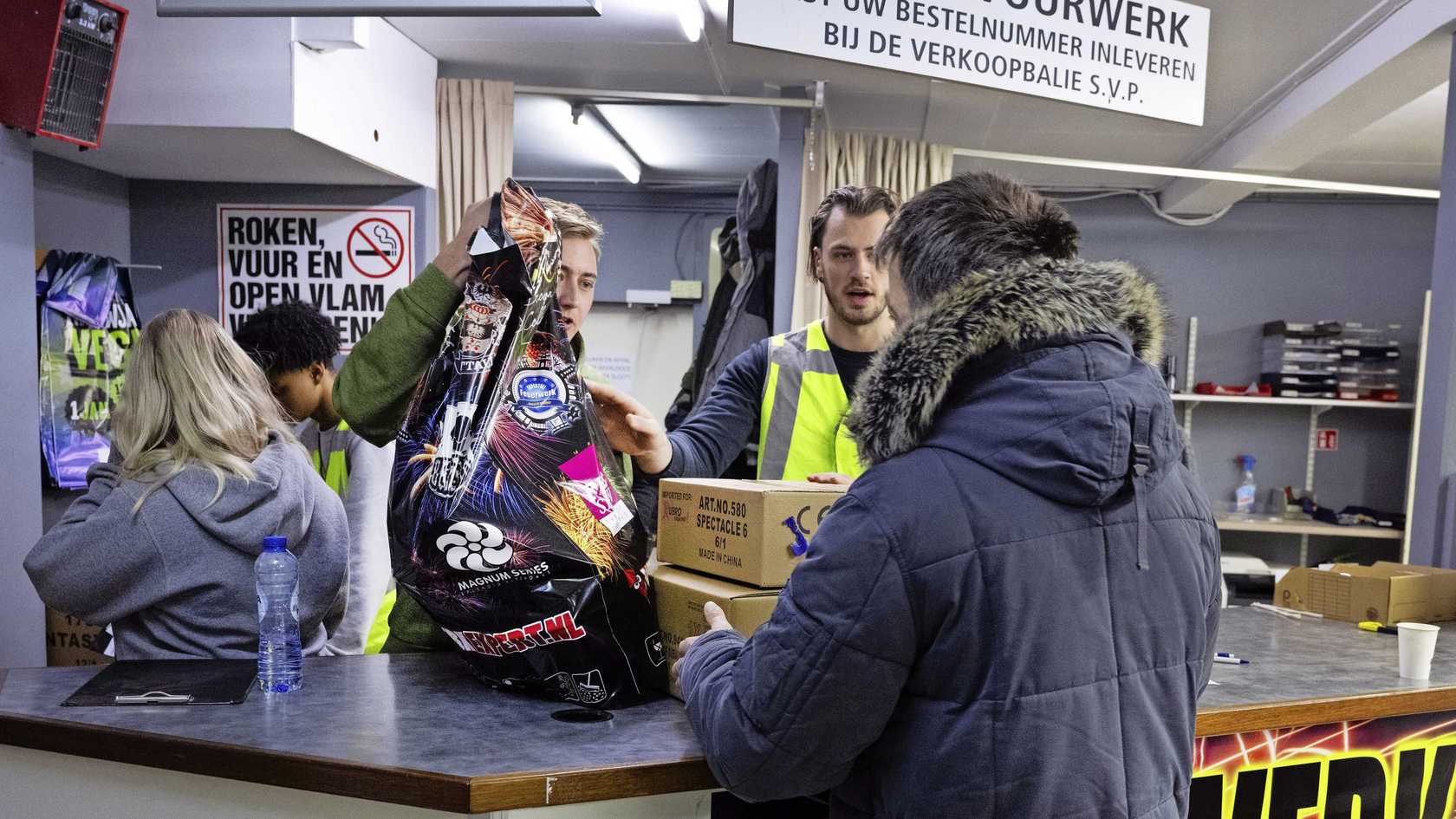 Een Op De Zes Nederlanders Blijft Vuurwerk Kopen Ondanks Dreigend Landelijk Verbod Een Op De Zes Nederlanders Blijft Vuurwerk Kopen Ondanks Dreigend Landelijk Verbod